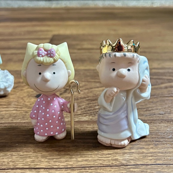 Lenox ~ Peanuts Porcelain Multi-Colors 7-Piece Christmas Pageant Figurines~ New - Picture 11 of 16